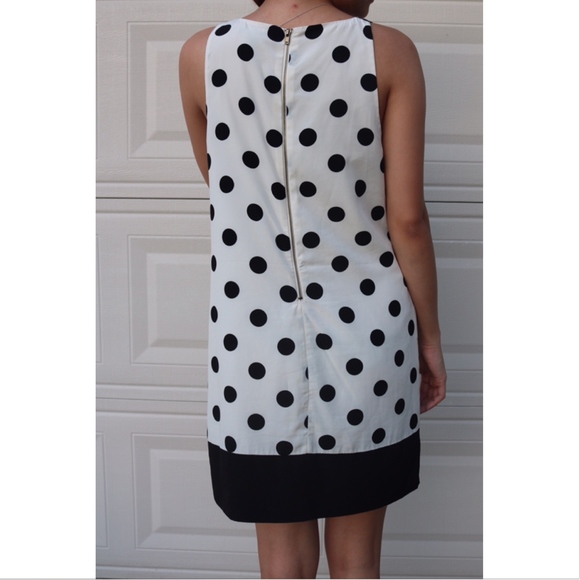 Contrast Polka dot shift dress - Picture 3 of 6